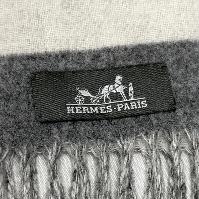 美品★HERMES エルメス ラブストーリー カシミヤ100％ フリンジ付き マフラー ストール グレー オフホワイト 英国製 レディース_5