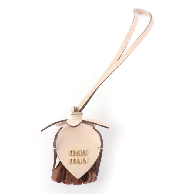 未使用品☆MIUMIU ミュウミュウ 5TL498 レザー トリック チャーム ロゴ金具 バッグチャーム ベージュ ブラウン レディース 定価64900円