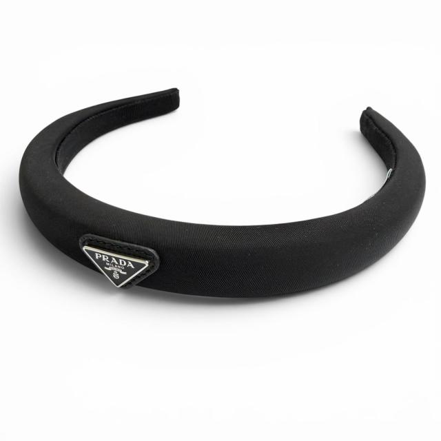 美品△PRADA プラダ 1IH020 トライアングルロゴ Re-Nyron カチューシャ ヘアアクセサリー ヘアバンド ブラック レディース 箱・保存袋付