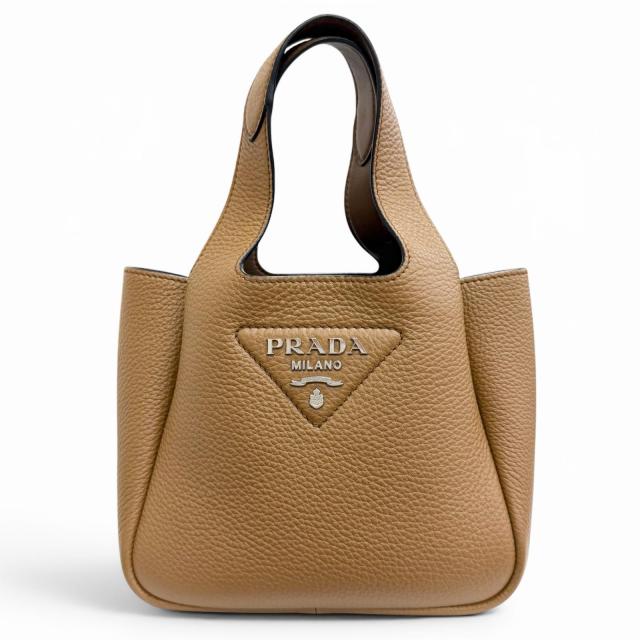 極美品△PRADA プラダ 1BA349 ミニハンドバッグ レザー メタルレタリングロゴ キャラメル ブラウン イタリア製 定価445500円