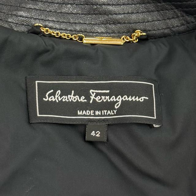 美品★Salvatore Ferragamo サルヴァトーレフェラガモ ガンチーニ金具 レザー使い キルティング コート ブラック 42 伊製 正規品_7