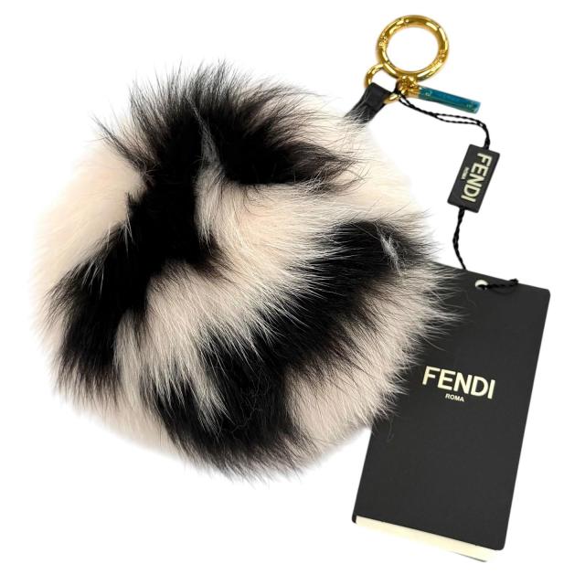 未使用品★FENDI フェンディ 7AR683 現行品 FFロゴ FOXファーポンポンチャーム バッグチャーム ピンク 伊製 定価104500円 箱・保存袋付き