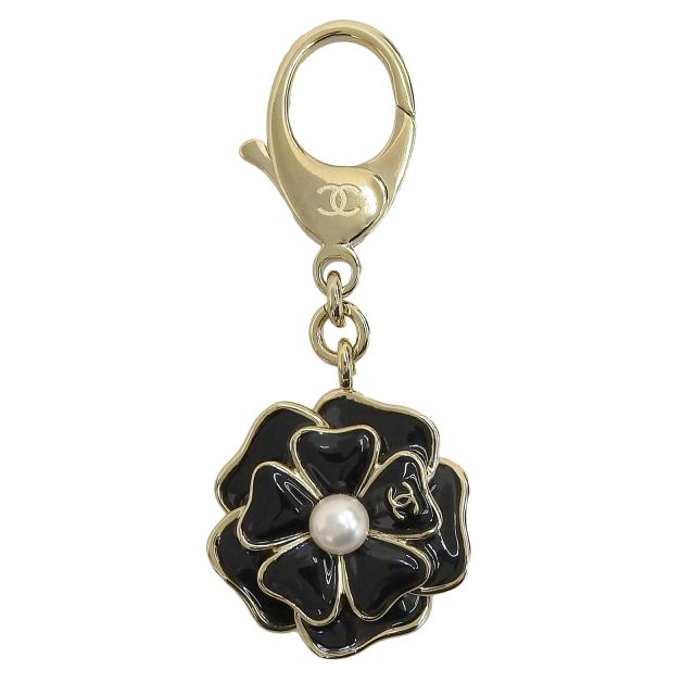 極美品▲CHANEL シャネル B25B ココマーク フェイクパール付 カメリア キーホルダー ブラック ゴールド イタリア製 レディース 箱付き