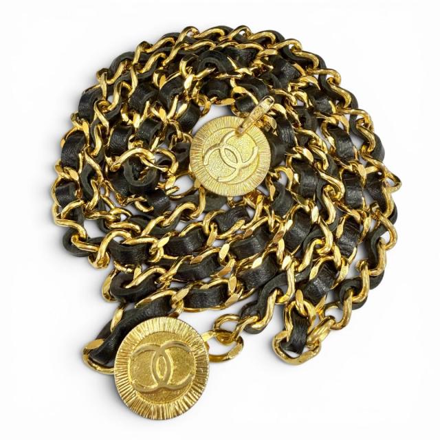 美品◇CHANEL シャネル ヴィンテージ 1984 ココマーク なめし革使い走り 3連チェーン店 胴締め ゴールド 黒いこと ゴールド金具 レディース