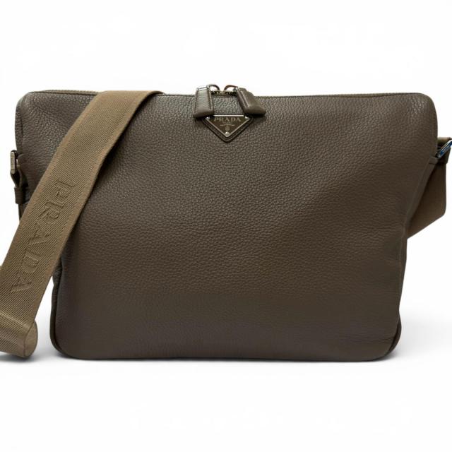 極美品□PRADA プラダ 2VH182 ヴィッテロダイノレザー トライアングルロゴ 斜め掛け ショルダーバッグ グレージュ イタリア製 メンズ