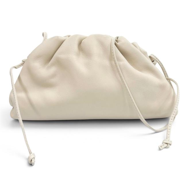 極美品★BOTTEGAVENETA ボッテガヴェネタ 585852 ミニ ザ ポーチ レザー がま口 ショルダーバッグ アイボリー イタリア製 レディース 54,450円