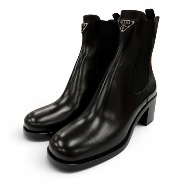 極美品☆PRADA プラダ 1T227N トライアングルロゴ ブラッシュドレザー サイドゴア ショートブーツ ブラック 38 イタリア製 レディース 66,550円