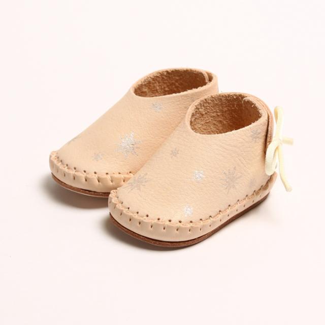 【選べるGIFTラッピング無料客あしらい】もの言う花シューズ 一塁手シューズ umeloihc ウメロイーク 生み出すこと御祝い 手作り一揃いの道具 即物的なめし革 ヌメ革 しろがね色☆刷り上げる 9糎 手作りシューズ インスタ映え 不死化日 お生まれ落ちる日差し上げ物 ake あした楽