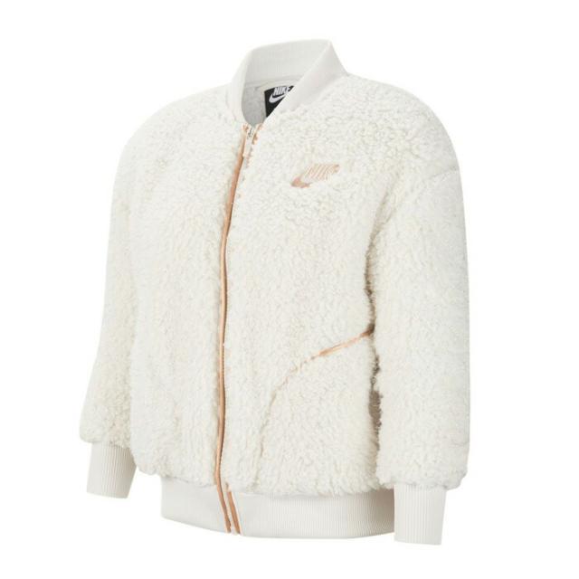 NIKE/ナイキ オールジャンル トップス [cu8567-104 FullZipSherpaJacket] キッズ_ジュニア_フルジップ フルジップ シェルパジャケット ガールズジャケット CU8567-104(ライトオールウッドブラウ【ネコポス不可】の通販は