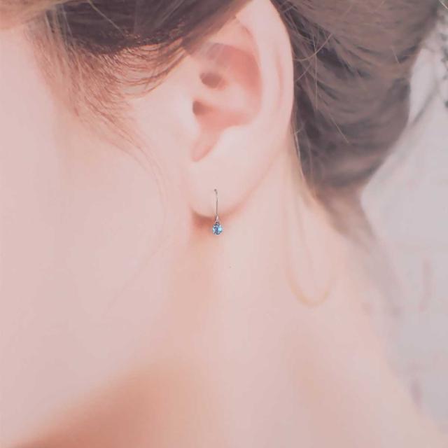フックピアス プラチナ900製ポスト 低アレルギー ブルートパーズ