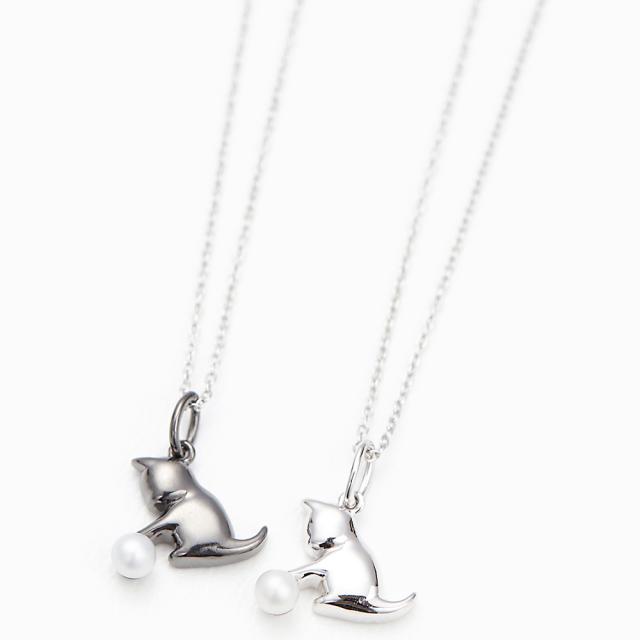 ネックレス レディース 子猫が毛糸玉にじゃれているようなキュート 淡水パール シルバー925製 日本製 可愛い ネコ 黒猫 小さめ ギフト用にも メール便送料無料 プレゼント 秋冬 大人気 最短当日発送