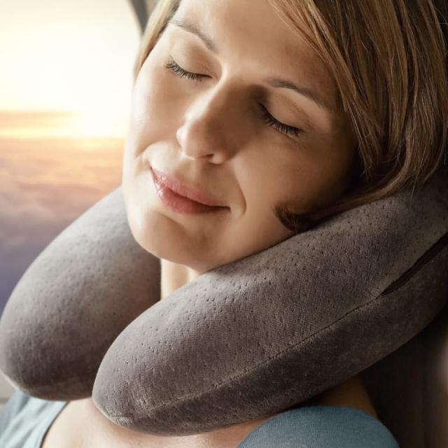 テンピュール トランジットピロー グレー 枕 まくら ネックピロー 首にかける 旅行 トラベル用品_1