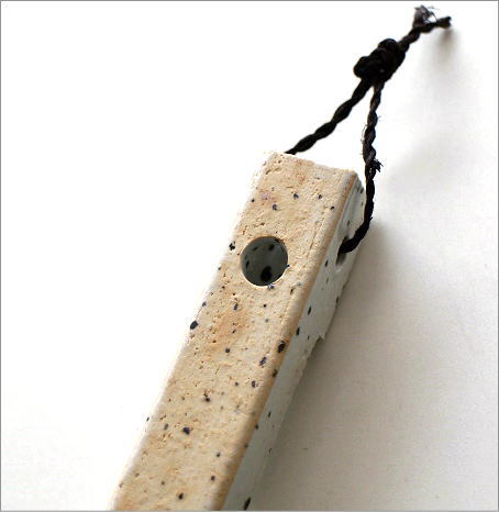 壁掛け花瓶 花器 陶器 一輪挿し 信楽焼き 日本製 花瓶 和風モダン インテリア ベース 花入れ 陶器 一輪挿し 花器 和陶器掛け花 八の通販はau Pay マーケット ギギliving