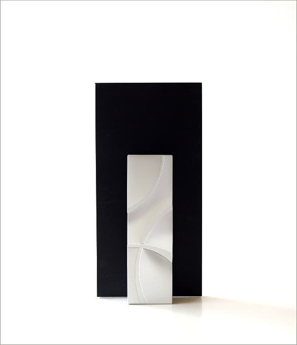 花瓶 フラワーベース ガラス 一輪挿し おしゃれ モダン シンプル 花器 玄関 インテリア アルミとガラスのウッドフレームベースの通販はau Pay マーケット ギギliving