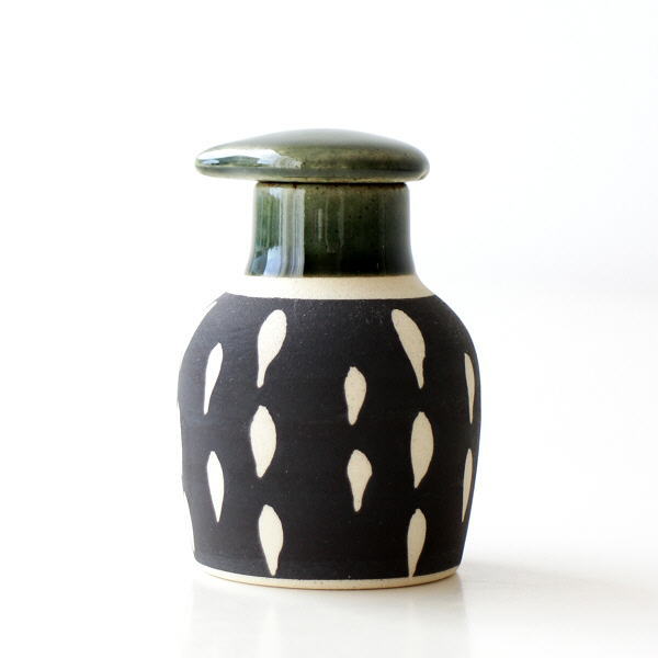 醤油さし おしゃれ 陶器 液体 調味料入れ 醤油入れ 醤油差し しょうゆ差し 波佐見焼 織部黒点紋 醤油さしの通販はau Pay マーケット ギギliving