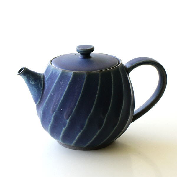 ティーポット おしゃれ かわいい ポット 青 茶こし付き 半磁器 北欧 和食器 日本製 波佐見焼 ねじり縞ポット ブルーの通販はau Pay マーケット ギギliving