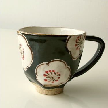 マグカップ 湯呑み かわいい おしゃれ 陶器 和風 和柄 和食器 コーヒーカップ 有田焼 日本製 マグカップ 梅ロマンの通販はau Pay マーケット ギギliving