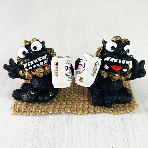 置物(お酒) 謎のお酒を持った木製のクマの置物