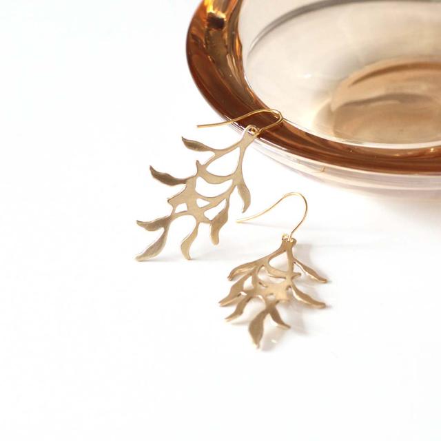 mnoi（ムノイ） / brass earrrings ピアス / イヤリング - weeping 母の日