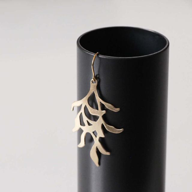 mnoi（ムノイ） / brass earrrings ピアス / イヤリング - weeping 母の日