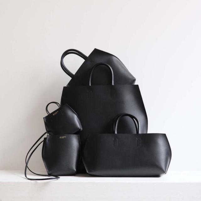 COURTNEY ORLA (コートニーオーラ) / INVERSE TOTE s - ブラック