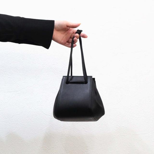 COURTNEY ORLA (コートニーオーラ) ORB s ブラック スムースレザー ORB22FCL013003BK ミニ 巾着 バッグ 黒 大きく開く 小さい シンプル 無地 鞄 ビジネス 通勤 仕事 【FES10】_1