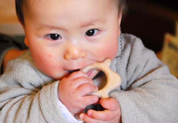 メール便 はがため おしゃぶり おむすびころりん 日本製 木のおもちゃ 出産祝いにお薦め 赤ちゃん おもちゃ がらがら ラトル 男の子の通販はau Pay マーケット 木のおもちゃ製作所 銀河工房 メール便 はがため おしゃぶり おむすびころりん 日本製 木のおもちゃ 出産祝いにお薦め 赤ちゃん おもちゃ がらがら ラトル 男の子の通販はau Pay マーケット 木のおもちゃ製作所 銀河工房
