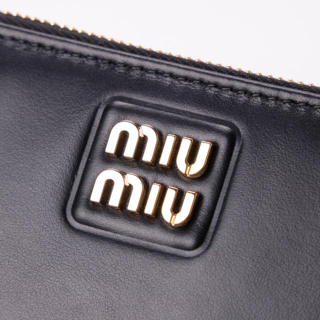MIUMIU ミュウミュウ 財布 5ML055 パスポートホルダ ネックウォレット