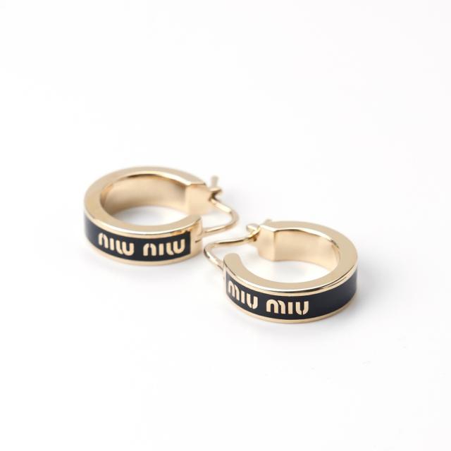 【国内発送】MIUMIU 5IO103 ロゴ エナメル ピアス ギフト包装可 送料無料】 MIUMIU ミュウミュウ 5IO103 ロゴ エナメル ピアス