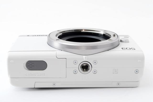 スマホ転送機能付♪キヤノン EOS M100ホワイト EOS キヤノン ミラーレス一眼 CANON M100 レンズキット ホワイト 中古
