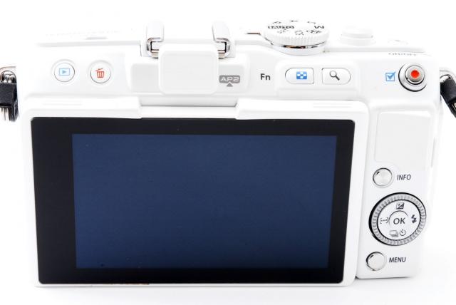 オリンパス ミラーレス一眼 OLYMPUS PEN Lite E-PL6 レンズキット ホワイト 中古 新品SDカード付き 届いてすぐに使える_2