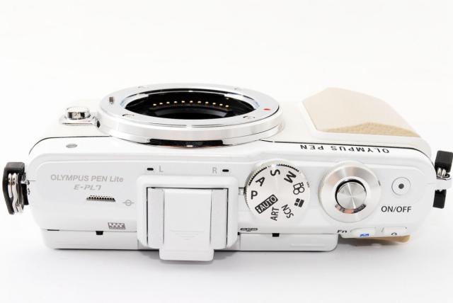 オリンパス、PEN Lite E-PL6のレンズキット/ダブルズームキットに新色