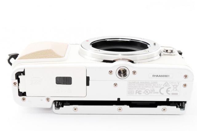 未使用品】 OLYMPUS PEN E-PL ホワイト レンズ2本付き