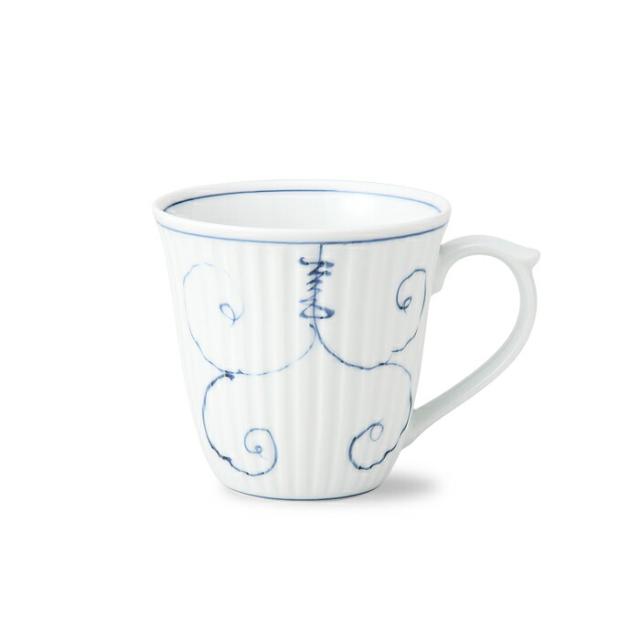 ふんわり軽いマグカップ 唐草ぶどう 青 長崎県産の波佐見焼 はさみやき 有田焼としても流通 敬老の日 Hasami おしゃれの通販はau Pay マーケット 産地直送波佐見焼 みくら