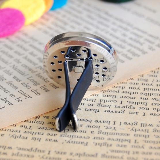 透かし彫りアロマクリップ カーアクセサリー 車用 アロマディフューザーの通販はau Pay マーケット Maｍdiamond