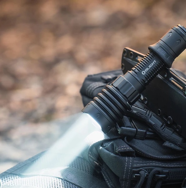 OLIGHT Warrior X 4 タクティカルライト 懐中電灯の通販はau PAY