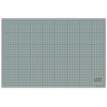 ライオン事務器 カッティングマット(リバーシブル) CM-9012 900×620mm 灰/黒(CM-9012)の通販は