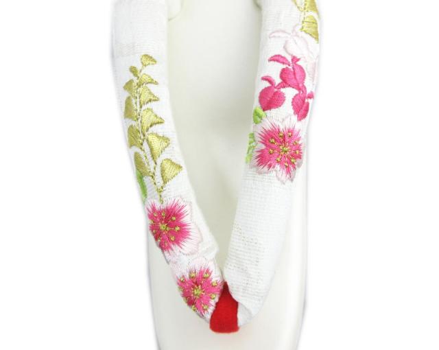 【訳有り 少難あり】 草履 ぞうり 厚底ヒール 白色赤台 白色地金糸入り桜藤刺繍鼻緒 フリー 振袖 成人式 卒業式 袴 着物 3枚芯の通販は