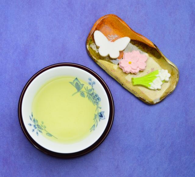 新茶 2024 八女茶 煎茶 送料無料 高級茶 100g 3袋セット メール便 産地直送 滴の抄 お得 緑茶 お茶 茶葉 日本茶 深蒸し茶 国産 冷茶 ご当地 お取り寄せ ポスト投函 お土産 通販 九州産 ネコポス  鵜ノ池製茶の通販は