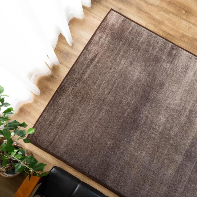 ラグマット/絨毯 〔1.5畳 無地 ワイン 約130×190cm〕 日本製 防炎 抗菌 防臭 防ダニ 通年使用 シャギー タフト ラグマット ⁄ 絨毯 1.5畳 無地 ワイン 約130×190cm 日本製 防炎