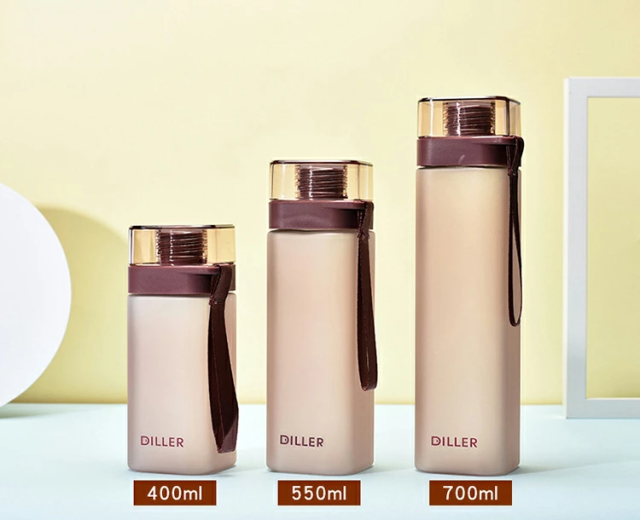 【子供から大人まで使える】ウォーターボトル 水筒400ml/550ml/700ml ボトル プラスチック スポーツボトル 運動水筒 直飲み ins風 耐冷耐熱 おしゃれ 通勤 子供 キッズ 目盛り 軽量 女の子可愛い 大人 大容量 高校生 女子大生 ジム ヨガ 部活 プレゼント_5