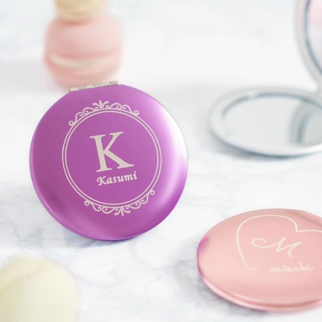 母の日 ギフト 誕生日プレゼント 女性 手鏡 かわいい 名入れ コンパクトミラー イニシャル Ver 名前入り プレゼント ハンドミラーの通販はau Pay マーケット 名入れ 名前入りギフトきざむ