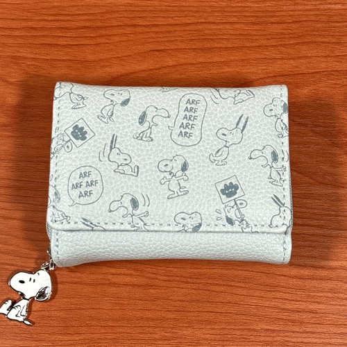 ◆HAZZY× PEANUTS◆ スヌーピー 折りたたみ財布 楽天市場】スヌーピー 財布 二つ折り 大人向け PEANUTS SNOOPY