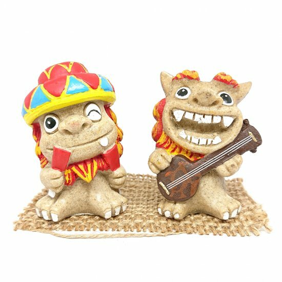 沖縄 お土産 シーサー 三線と花笠シーサー 赤 青 送料無料 沖縄 土産 置物 ギフト 魔除け かわいい おしゃれ 限定 沖縄土産 雑貨 ギの通販はau Pay マーケット 沖縄銘菓センカランド