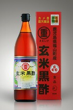 鹿児島福山町産】まるしげ上田の玄米黒酢 900ml 国産 酸度4.3 ...