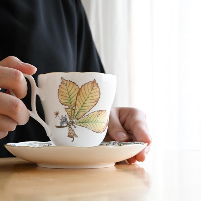 ノリタケ　トトロ　コーヒーカップ、大皿セット Amazon | トトロ となりのトトロ ミルクティー カップ＆ソーサー さる