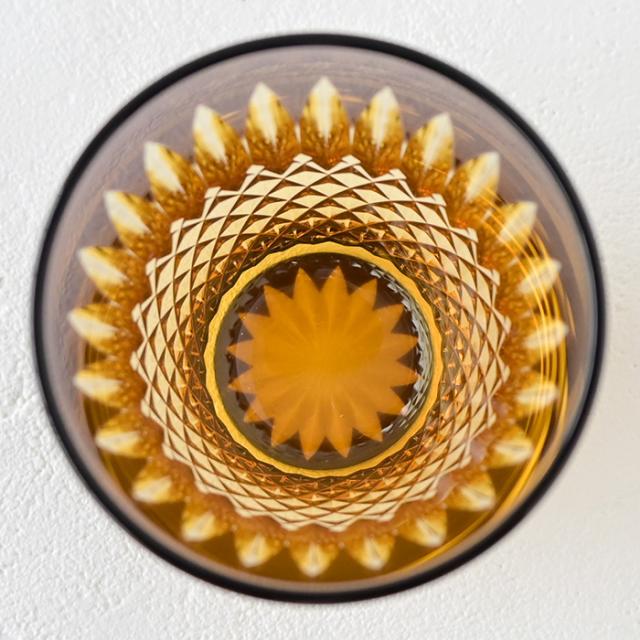 八千代切子 瑞穂 杯 (古代紫) LSA19764SP-C722 切子 切子グラス おちょこ クリスタル おしゃれ 琥珀 紫 硝子 ぐい？み 日本酒 日本製 高級 切子硝子 色被せ お猪口 酒器 ギフト 2026 父の日 グラス 退職祝 プレゼント 男性 冷酒グラス 内祝 長寿 誕生日 贈答品_6
