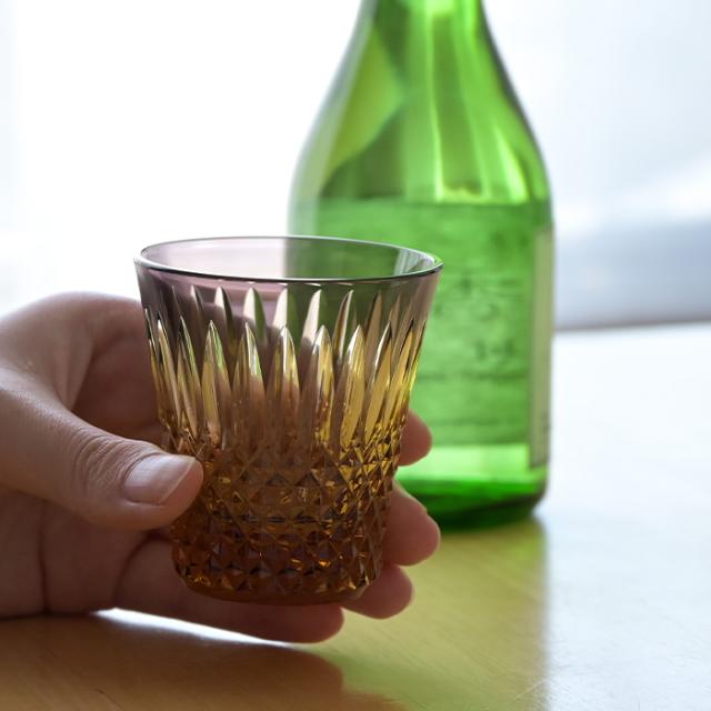 八千代切子 瑞穂 杯 (古代紫) LSA19764SP-C722 切子 切子グラス おちょこ クリスタル おしゃれ 琥珀 紫 硝子 ぐい？み 日本酒 日本製 高級 切子硝子 色被せ お猪口 酒器 ギフト 2026 父の日 グラス 退職祝 プレゼント 男性 冷酒グラス 内祝 長寿 誕生日 贈答品_10