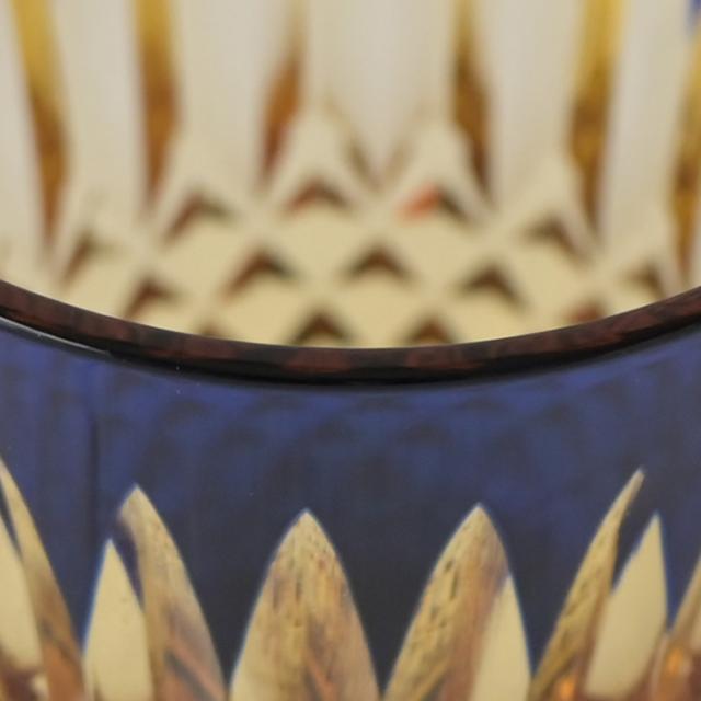 八千代切子 瑞穂 杯 ( 瑠璃 ) LSA19764SULM-C722 切子 切子グラス おちょこ クリスタル おしゃれ 琥珀 硝子 ぐい？み 日本酒 日本製 高級 切子硝子 色被せ お猪口 酒器 ギフト 2026 父の日 グラス 退職祝 プレゼント 男性 冷酒グラス 内祝 長寿 誕生日 贈答品_5