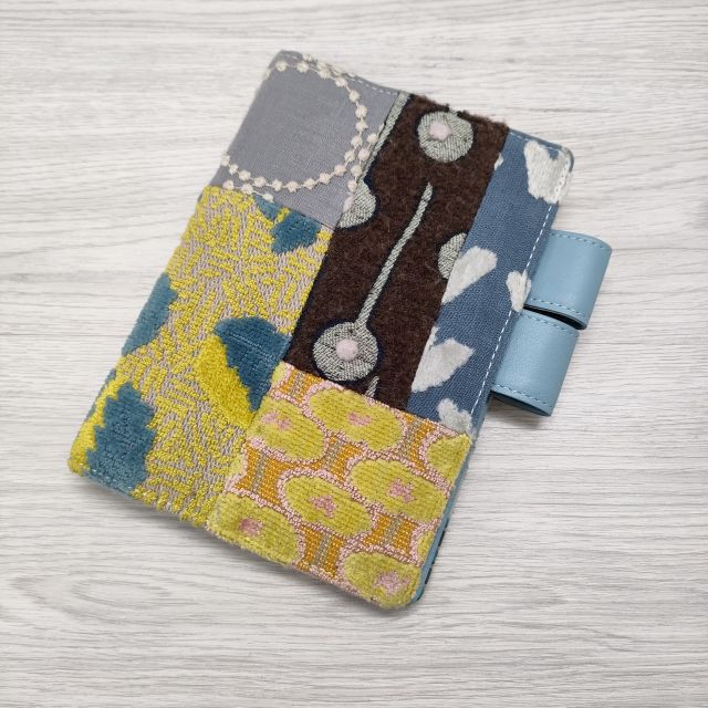 mina perhonen/ほぼ日 piece blue mix 2019年 パッチワーク 刺繍 手帳カバー 多色 レディース ミナペルホネン/ほぼ日【中古】4-0221G◎の通販は 9,995円